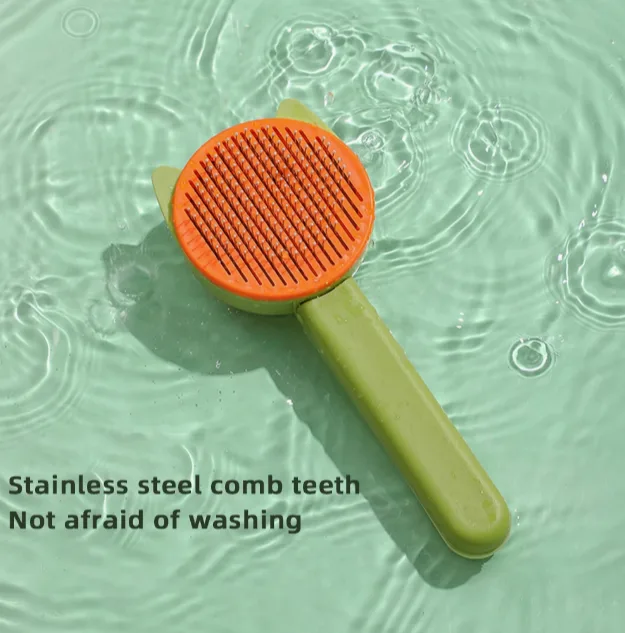Self cleaning slicker brush
